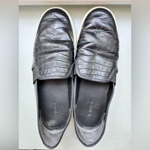 VINCE Blair EUC size 8.5 croc embossed black sneakers - Picture 7 of 10